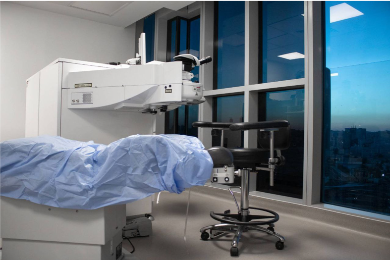 Excimer laser machine in a modern eye surgery clinic in Amman, Jordan, prepared for PRK or LASIK vision correction.